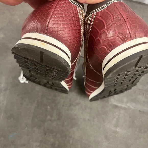 Kenneth Cole Men's Burgundy Sneakers with White Leather Laces - Picture 5 of 5